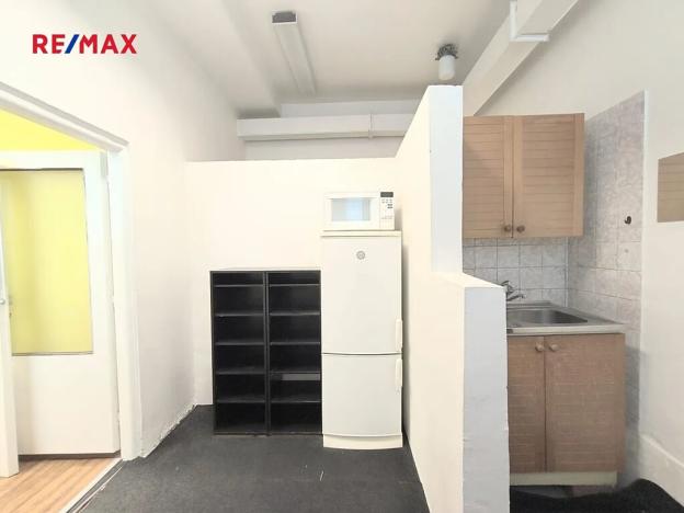 Pronájem kanceláře, Praha - Kobylisy, Horňátecká, 61 m2