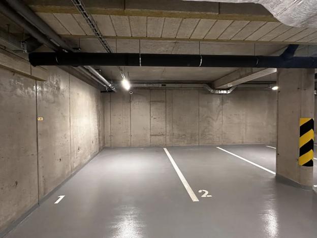 Pronájem garážového stání, Praha - Troja, Pod Hrachovkou, 16 m2