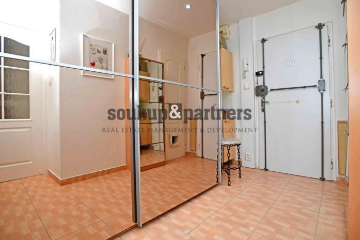 Pronájem bytu 2+kk, Praha - Prosek, Vysočanská, 37 m2