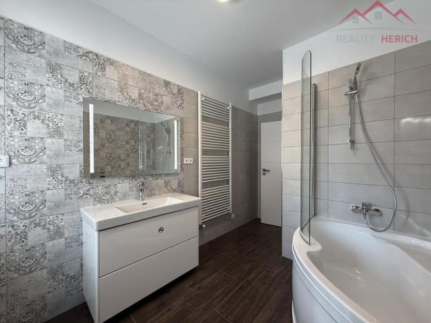 Pronájem bytu 3+kk, Chomutov, Vršovců, 75 m2