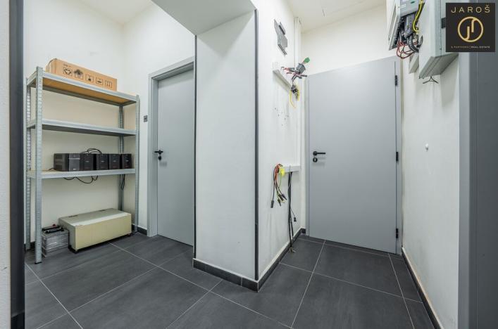 Prodej obchodního prostoru, Kladno, Huťská, 402 m2