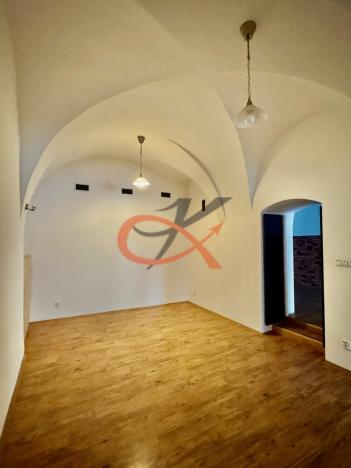 Pronájem obchodního prostoru, Valašské Meziříčí, Náměstí, 90 m2