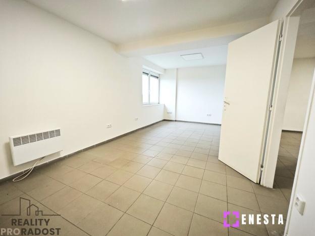 Pronájem skladu, Tursko, 100 m2