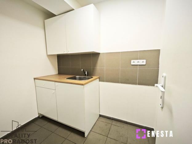 Pronájem skladu, Tursko, 100 m2