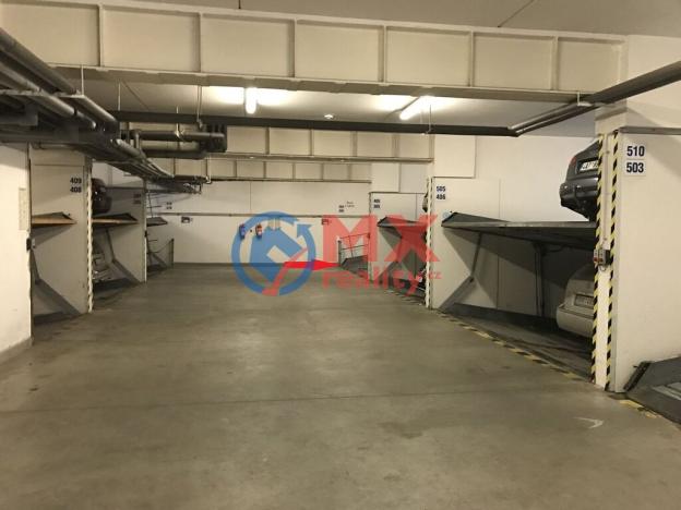 Pronájem garážového stání, Praha - Libeň, Kurta Konráda, 20 m2