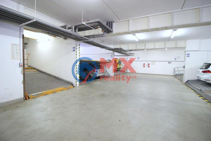 Pronájem garážového stání, Praha - Libeň, Kurta Konráda, 20 m2