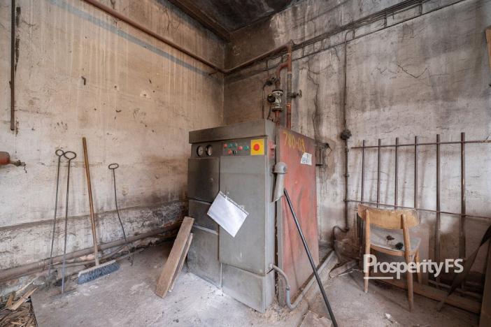 Prodej kanceláře, Okna, 475 m2