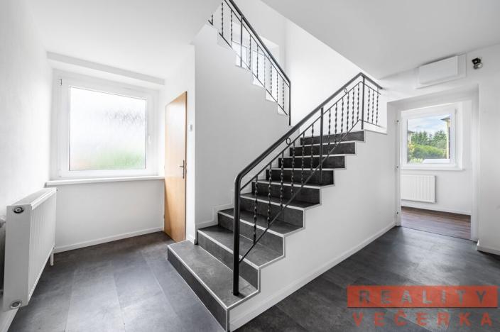 Pronájem kanceláře, Cheznovice, 220 m2