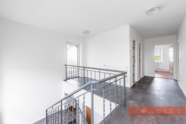 Pronájem kanceláře, Cheznovice, 220 m2