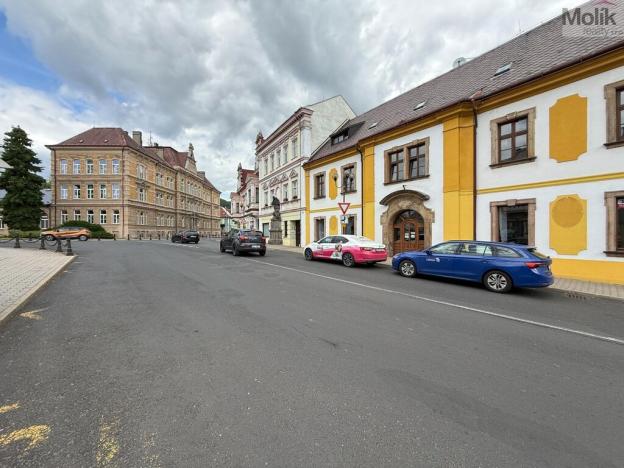 Pronájem obchodního prostoru, Osek, náměstí Klášterní, 151 m2