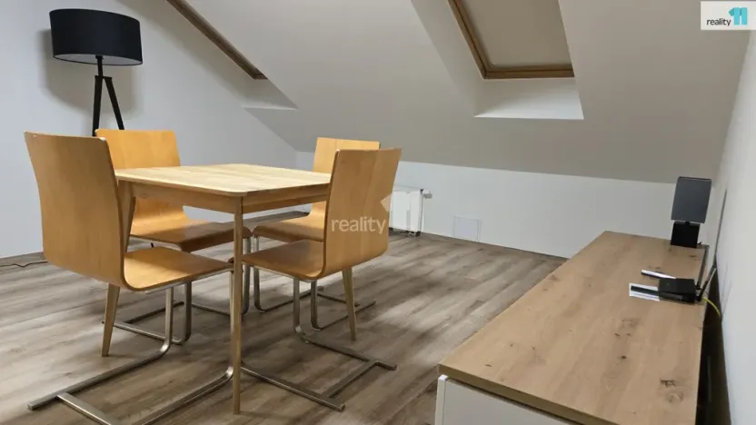 Pronájem bytu 2+kk, Praha - Bubeneč, Korunovační, 40 m2