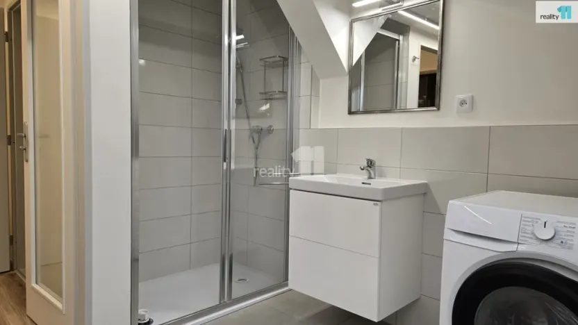 Pronájem bytu 2+kk, Praha - Bubeneč, Korunovační, 40 m2