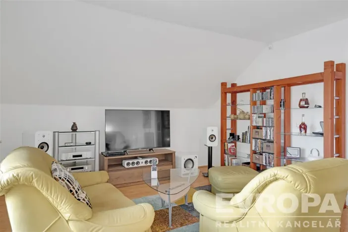 Prodej rodinného domu, Nymburk, Pístecká, 350 m2