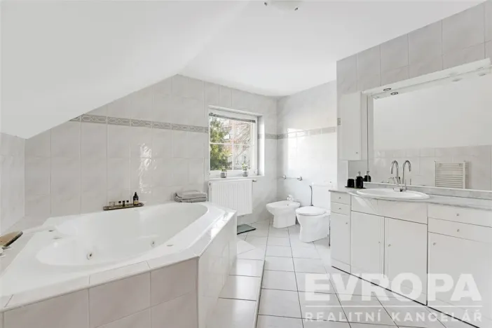 Prodej rodinného domu, Nymburk, Pístecká, 350 m2