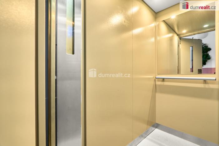 Prodej bytu 3+1, Hroznětín, Sídliště, 73 m2