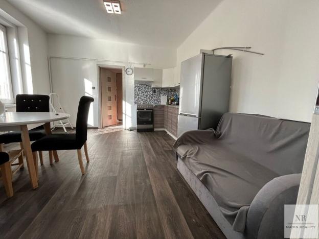 Pronájem bytu 1+1, Karlovy Vary, Chebská, 36 m2