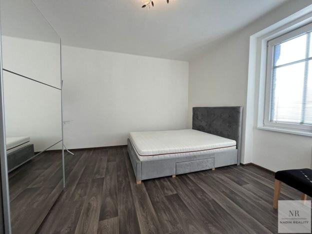 Pronájem bytu 1+1, Karlovy Vary, Chebská, 36 m2