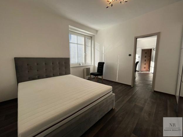 Pronájem bytu 1+1, Karlovy Vary, Chebská, 36 m2