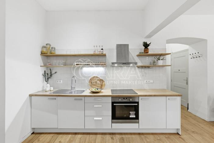 Prodej bytu 2+kk, Praha - Nusle, náměstí Generála Kutlvašra, 46 m2