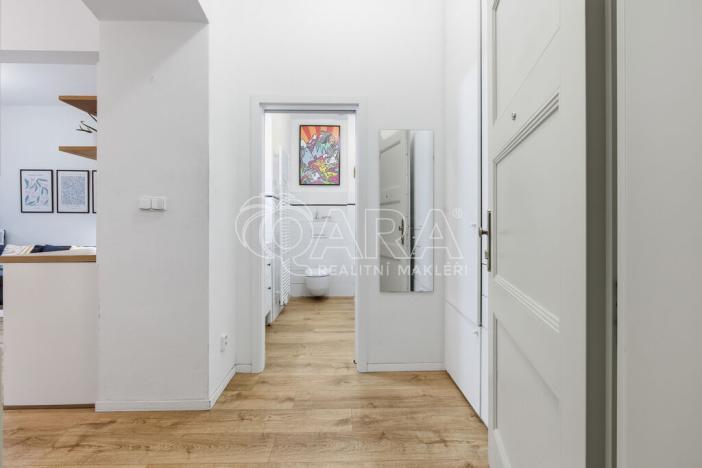 Prodej bytu 2+kk, Praha - Nusle, náměstí Generála Kutlvašra, 46 m2