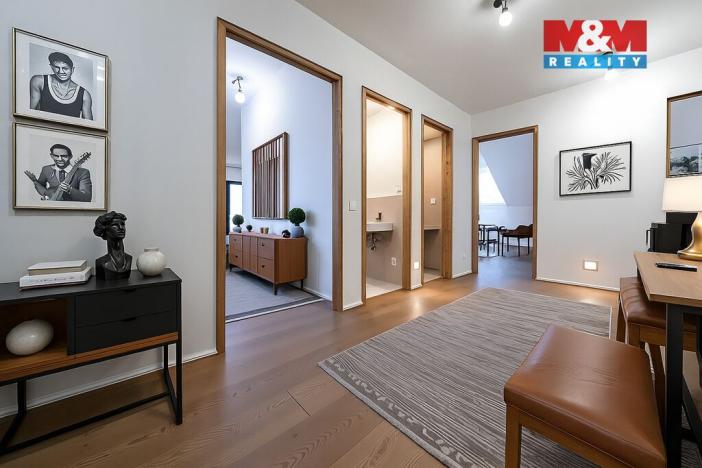 Prodej bytu 4+kk, Praha - Holyně, náměstí Pod lípou, 128 m2