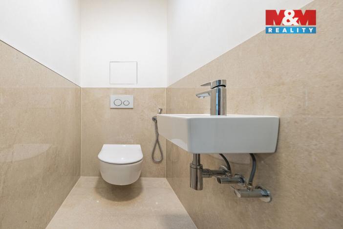 Prodej bytu 4+kk, Praha - Holyně, náměstí Pod lípou, 128 m2