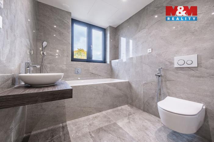 Prodej bytu 4+kk, Praha - Holyně, náměstí Pod lípou, 128 m2