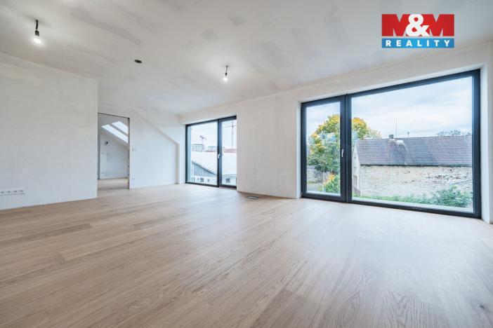 Prodej bytu 4+kk, Praha - Holyně, náměstí Pod lípou, 128 m2