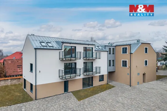 Prodej bytu 4+kk, Praha - Holyně, náměstí Pod lípou, 128 m2