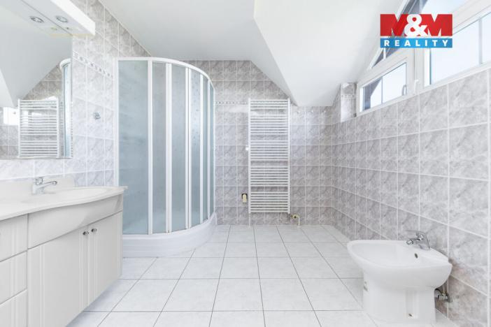 Prodej rodinného domu, Hradčany, Luční, 377 m2