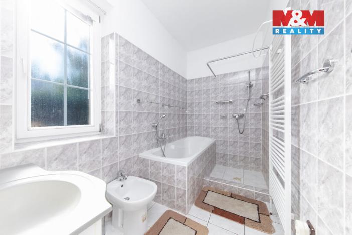 Prodej rodinného domu, Hradčany, Luční, 377 m2