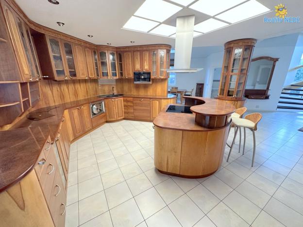 Pronájem vily, Praha - Benice, U zahrádek, 427 m2