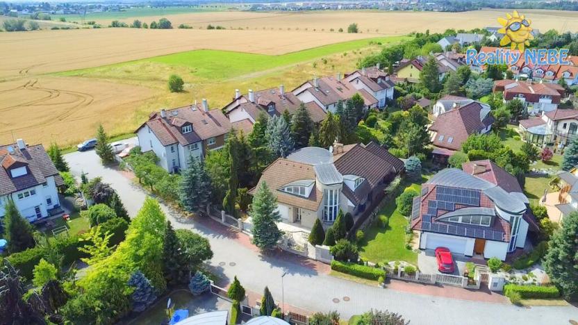 Pronájem vily, Praha - Benice, U zahrádek, 427 m2