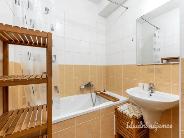 Pronájem bytu 1+kk, Praha - Michle, Jemnická, 28 m2