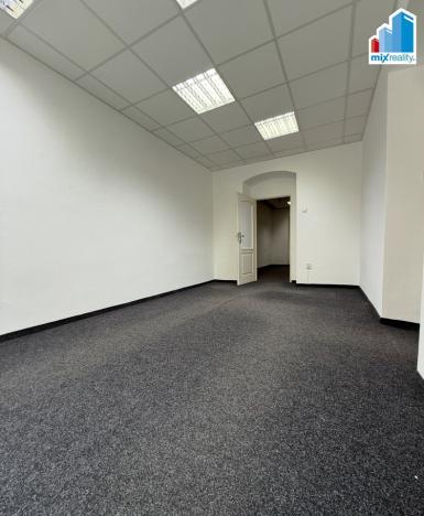 Pronájem obchodního prostoru, Plzeň, Koterovská, 70 m2