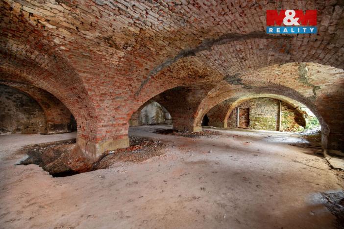 Prodej obchodního prostoru, Polička - Polička-Město, Komenského, 476 m2