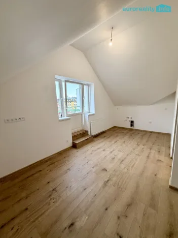 Prodej bytu 1+kk, Mariánské Lázně, Hlavní třída, 32 m2