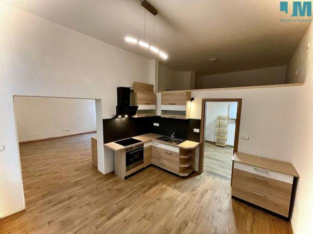 Pronájem bytu 1+1, Třebíč, Karlovo nám., 57 m2