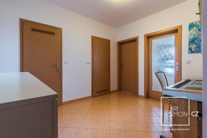 Pronájem bytu 2+kk, Praha - Řepy, Skuteckého, 52 m2