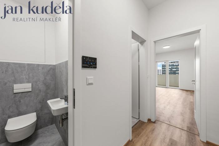Pronájem bytu 1+kk, Brno, Komárovská, 33 m2