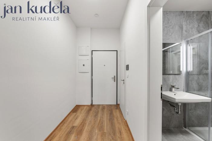 Pronájem bytu 1+kk, Brno, Komárovská, 33 m2