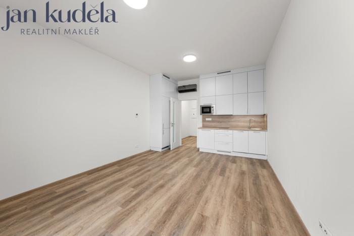 Pronájem bytu 1+kk, Brno, Komárovská, 33 m2