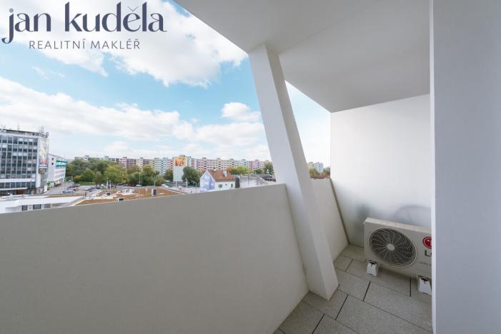 Pronájem bytu 1+kk, Brno, Komárovská, 33 m2