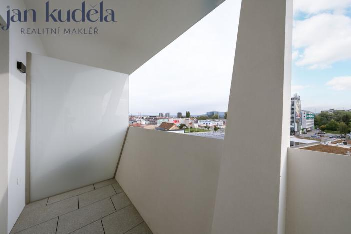 Pronájem bytu 1+kk, Brno, Komárovská, 33 m2