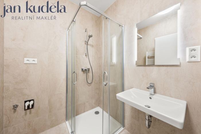 Pronájem bytu 1+kk, Brno, Komárovská, 28 m2
