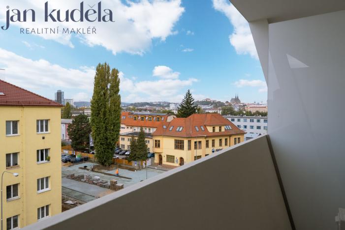 Pronájem bytu 1+kk, Brno, Komárovská, 28 m2