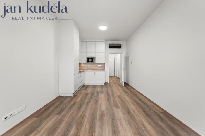 Pronájem bytu 1+kk, Brno, Komárovská, 28 m2