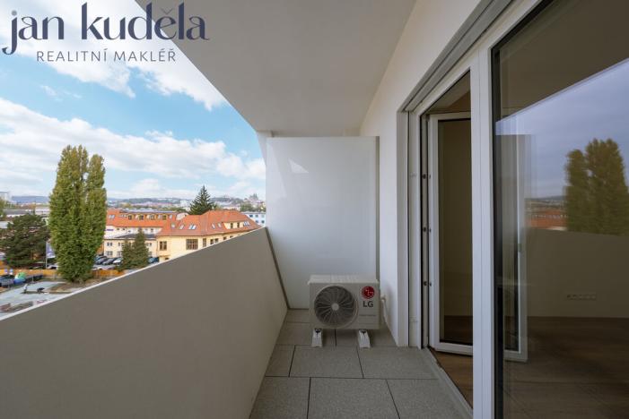Pronájem bytu 1+kk, Brno, Komárovská, 28 m2