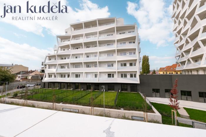 Pronájem bytu 1+kk, Brno, Komárovská, 28 m2
