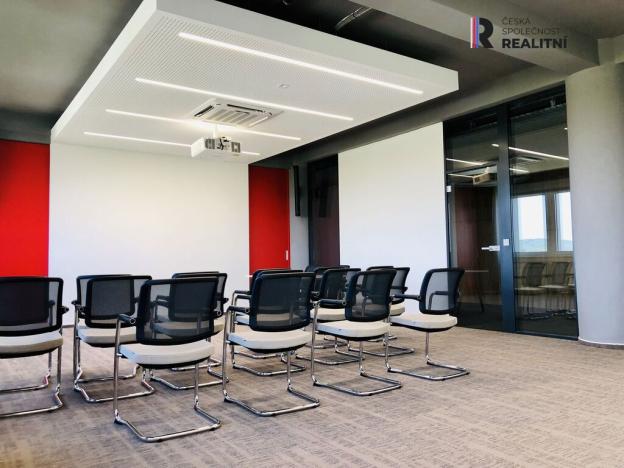 Pronájem kanceláře, Zlín - Louky, třída Tomáše Bati, 550 m2